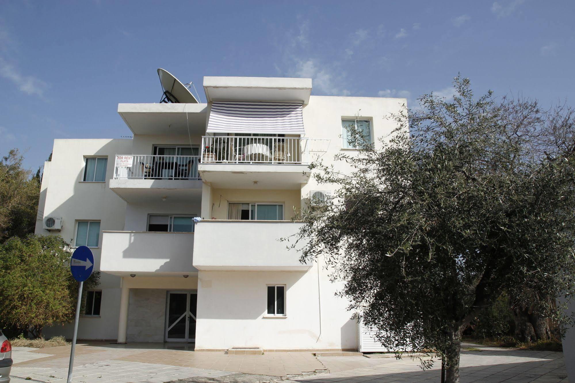 Ferienwohnung Faneromeni Court Paphos Exterior foto